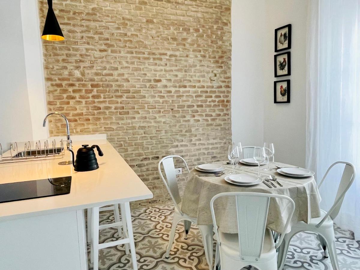 Modern Apartment In The City Centre, La Alameda セビリア エクステリア 写真